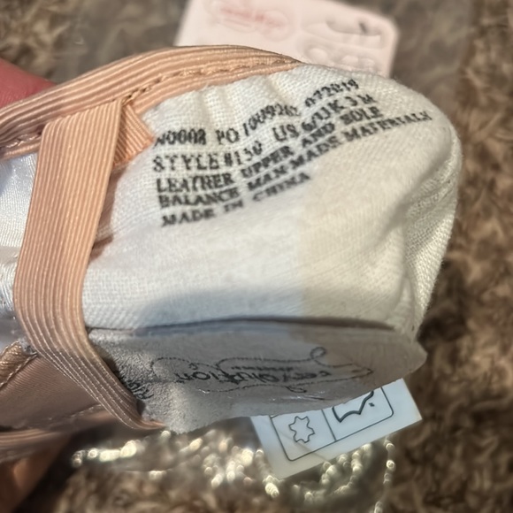 Pink split sole ballet slippers with stretch arch - Picture 4 of 4